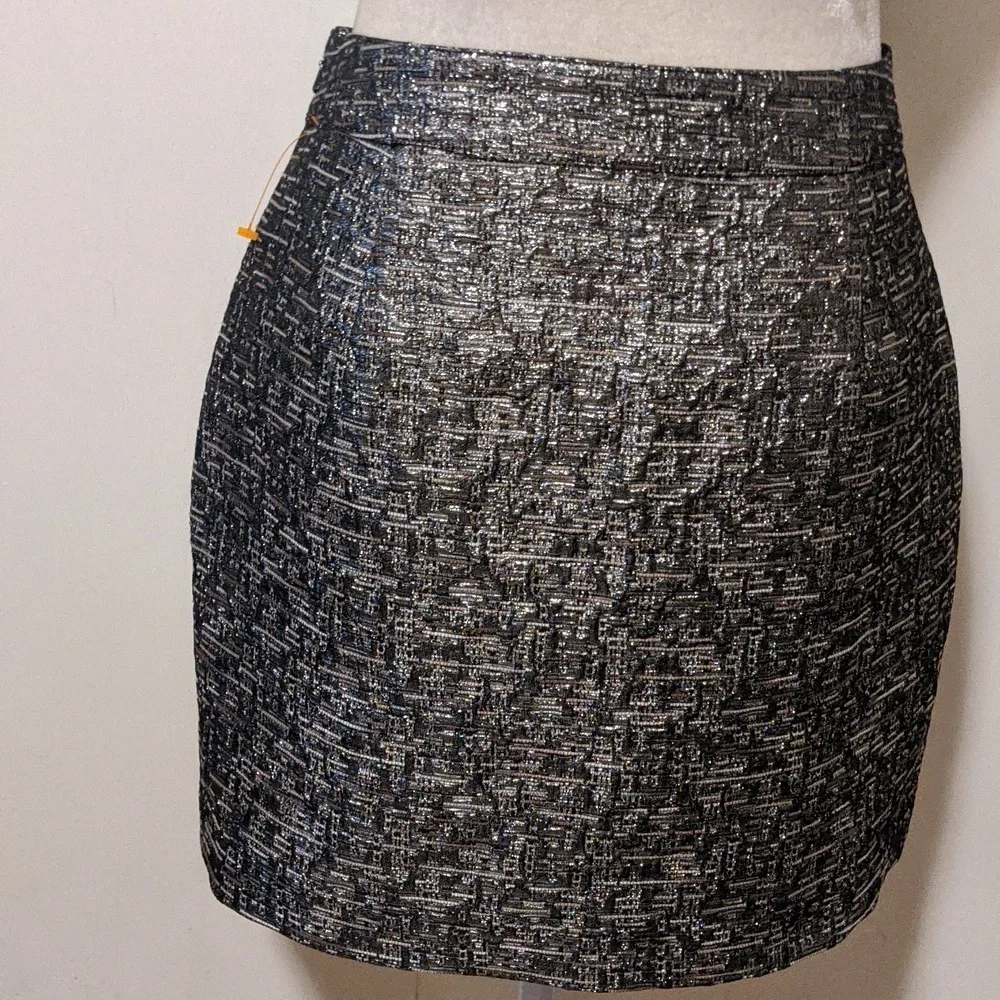 Banana Republic Glam Short Skirt - Fine Silver Cream Tan Pattern - Picture 3 of 5